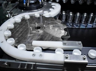 Машина для формования компрессии для пластикового закрытия